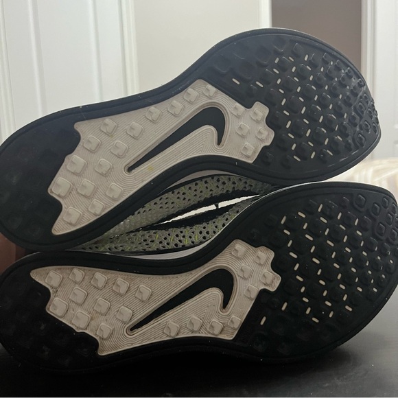 Nike Flyknit Racer in Volt - Men’s Size 7 - Picture 5 of 6